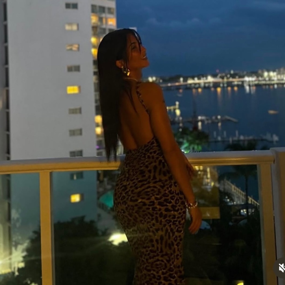 Sexy Leopard Print Maxi Dress Size S – Open Back, Elegant & Bold